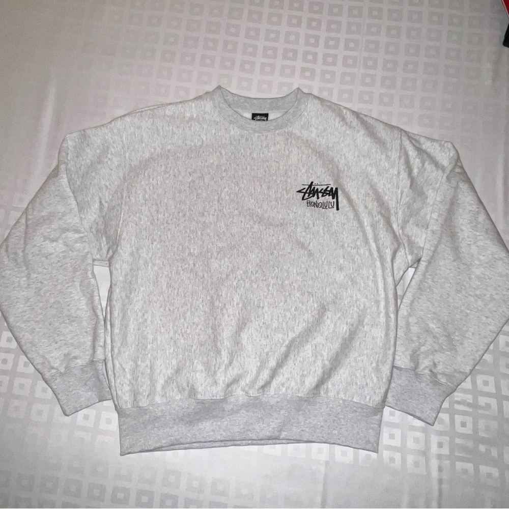 BNWT Stussy Exclusive Honolulu Light Gray Crewneck Sweater - Picture 2 of 3